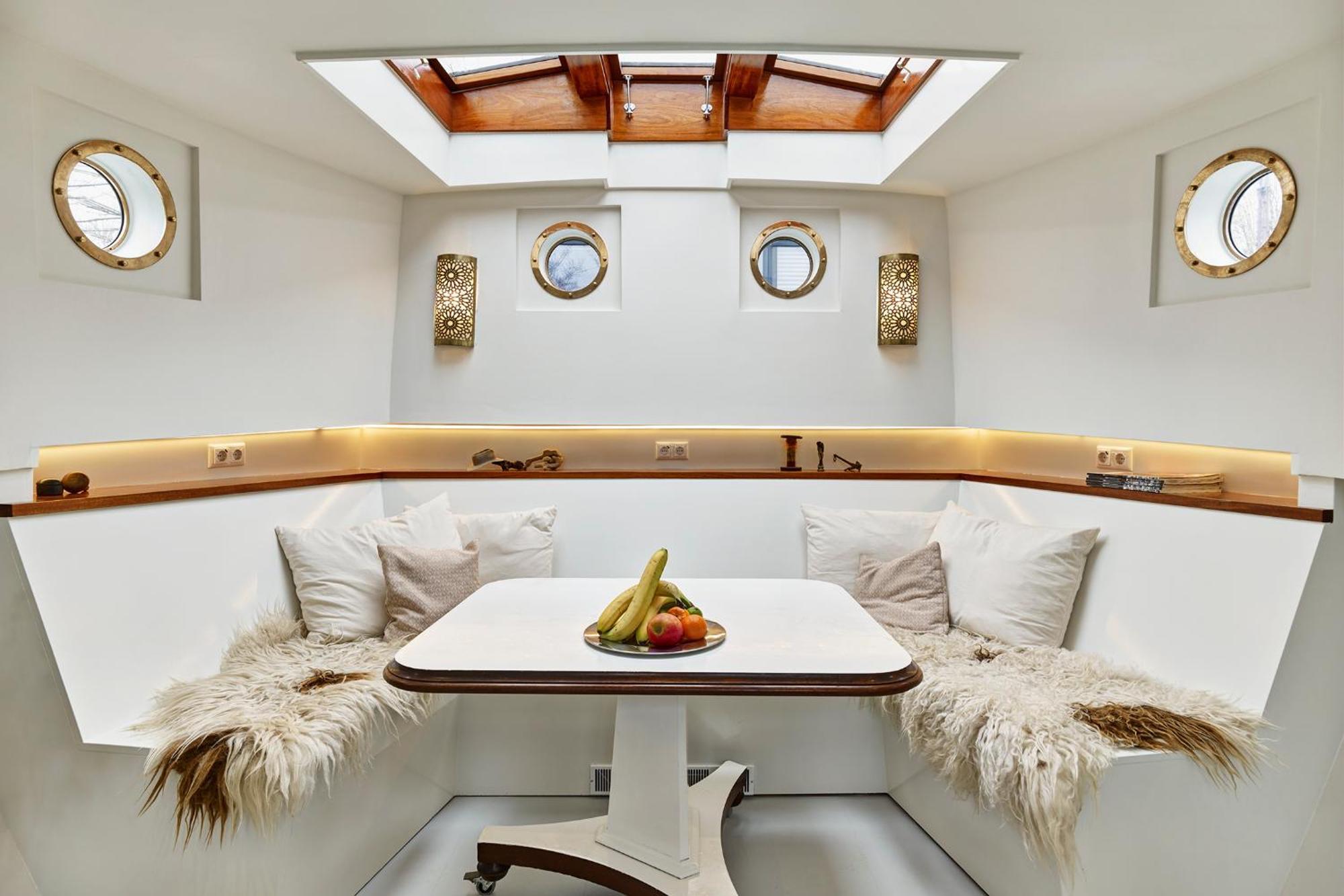 A304 Romantic Seaship In Top Center Amsterdam Exterior photo