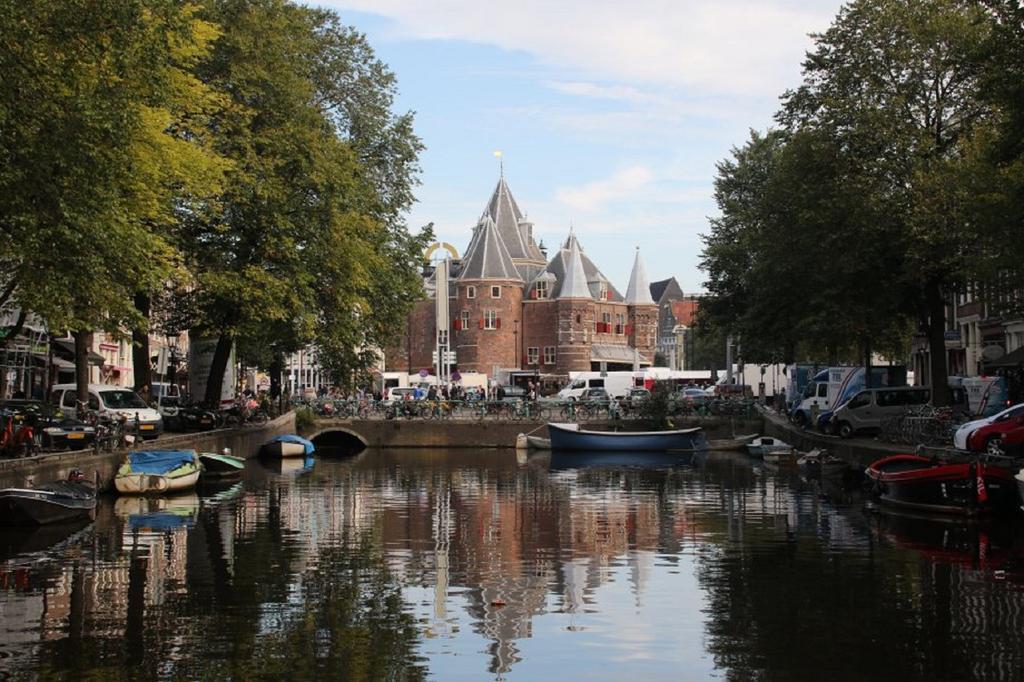 A304 Romantic Seaship In Top Center Amsterdam Exterior photo